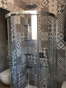 Salle de bains avec douche à Marcq en Baroeul (Lille)