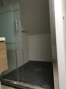 Salle de bains avec douche combles à Sainghin en Mélantois (Lille)