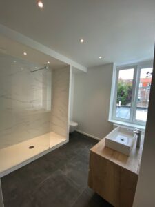 Salle de bains avec grande douche La Madeleine (Lille)