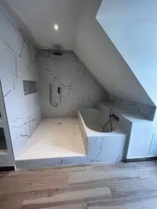 Salle de bains, grande douche avec niche et baignoire - Verlinghem (Lille)